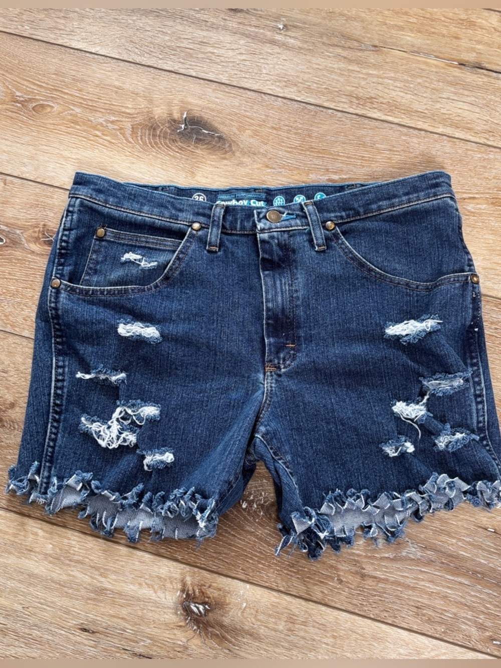 Wrangler Womens Size 36 Jean Shorts Western Retro Rodeo Cowboy Cut Denim Cutoffs